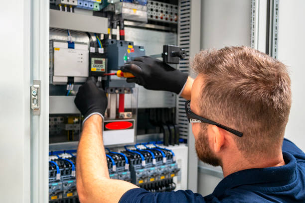 Best Circuit Breaker Repair  in Ahtanum, WA
